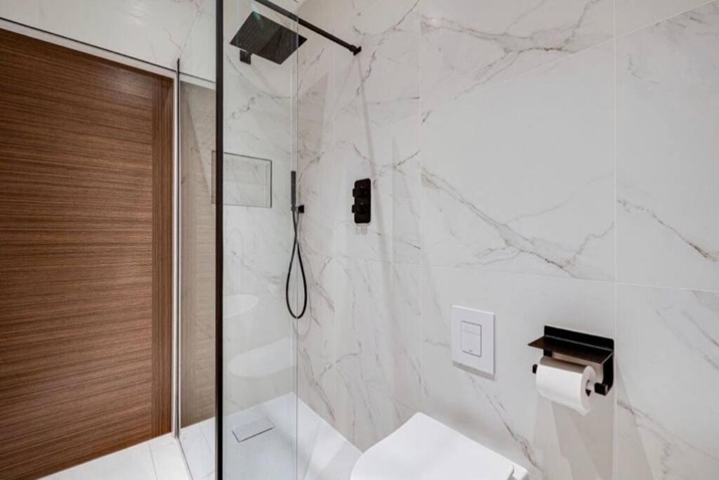 Luxury Apartment: City Centre, Stylish, Modern 切斯特 外观 照片